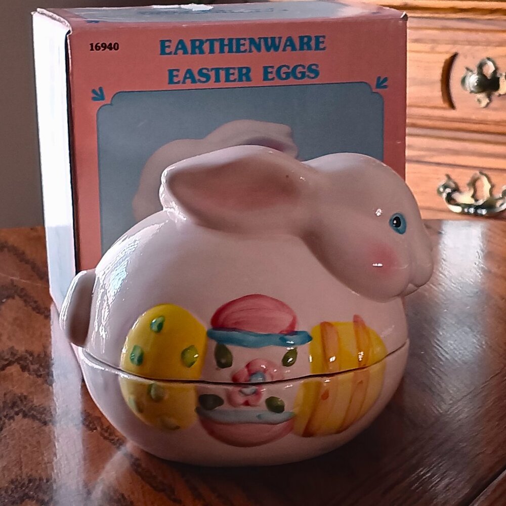 Vintage Earthenware Easter Decor (Rabbit with Easter Eggs) - Picture 4 of 5